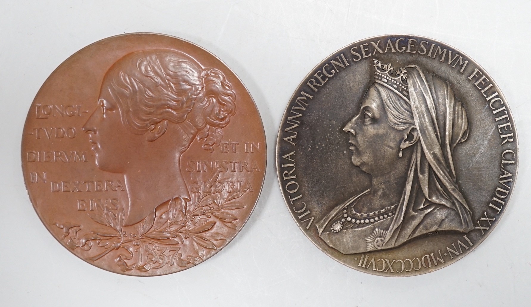British commemorative medals: Queen Victoria Diamond Jubilee, two medals in silver and bronze (2)